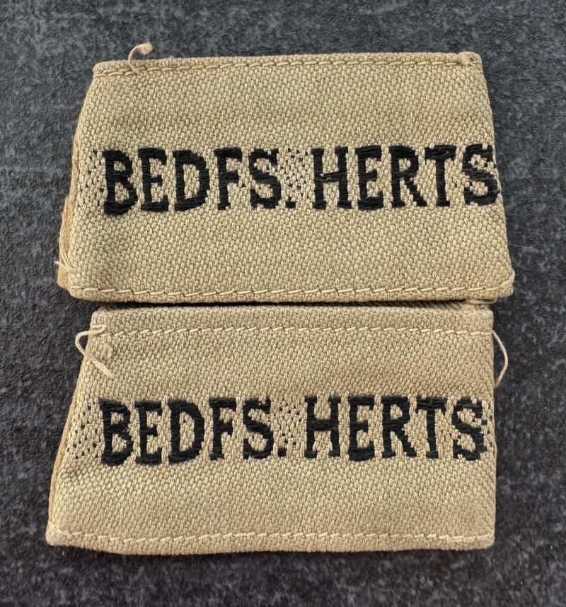 WW2 Bedfordshire & Hertfordshire Khaki Drill Slip On Shoulder Titles