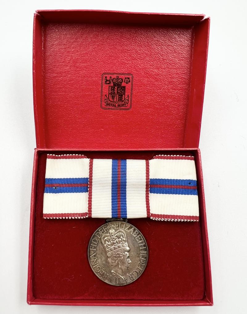 Queen Elizabeth II Silver Jubilee Medal 1977 In Box