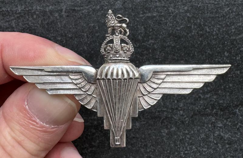 WW2 Parachute Regiment Officers Silver Hallmarked Cap badge