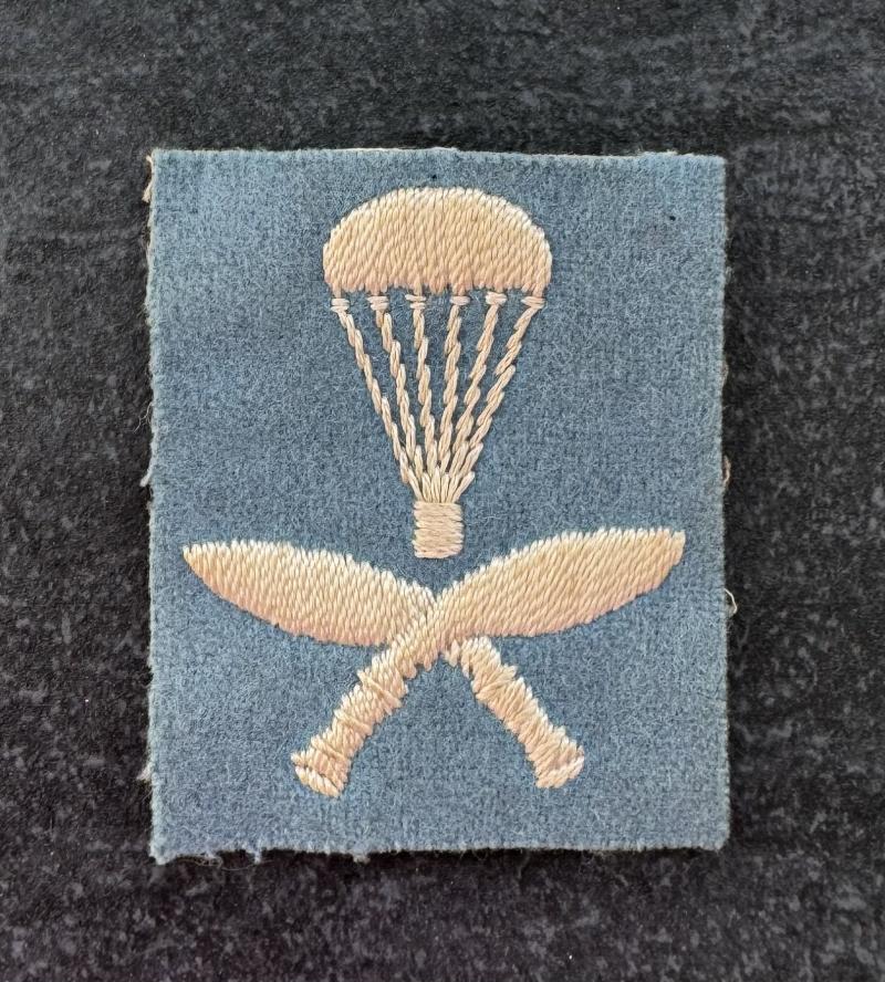 WW2 153rd Parachute Battalion Bush Hat Badge